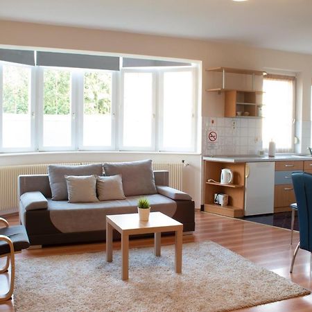 Titan Apartman Гюла Екстериор снимка