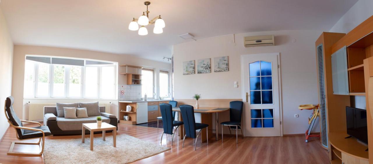 Titan Apartman Гюла Екстериор снимка