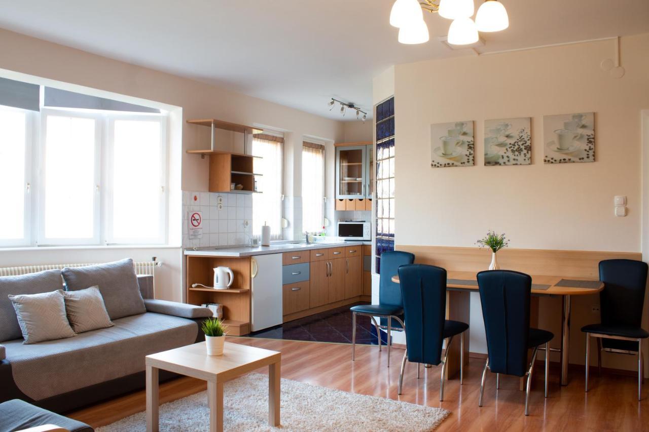 Titan Apartman Гюла Екстериор снимка