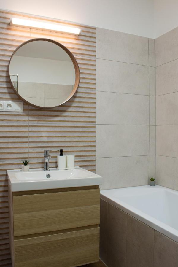 Titan Apartman Гюла Екстериор снимка