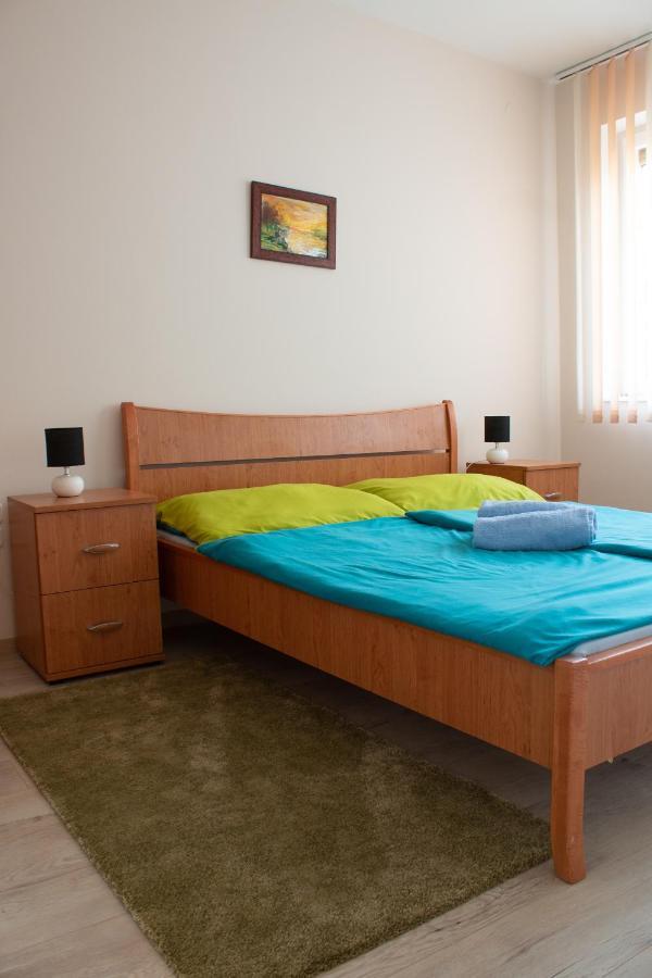Titan Apartman Гюла Екстериор снимка