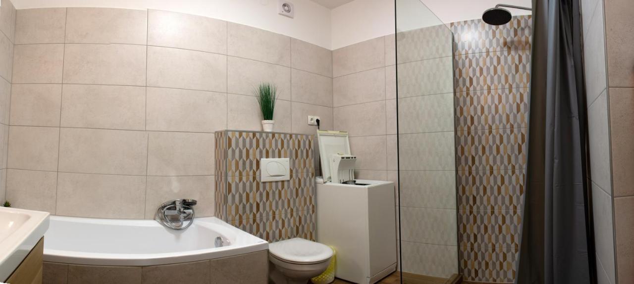 Titan Apartman Гюла Екстериор снимка
