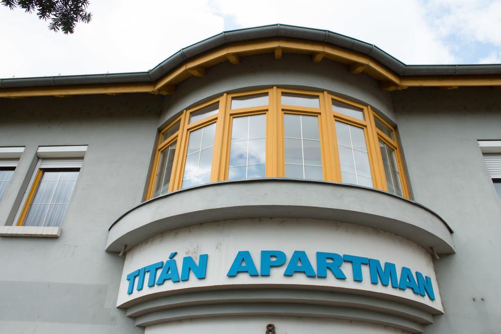 Titan Apartman Гюла Екстериор снимка