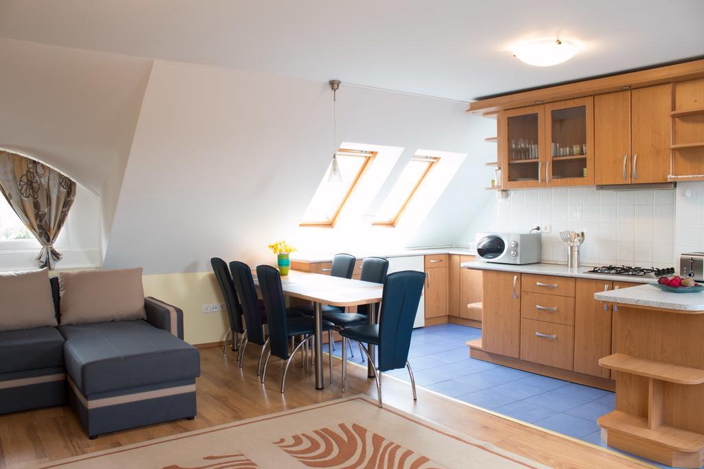 Titan Apartman Гюла Екстериор снимка