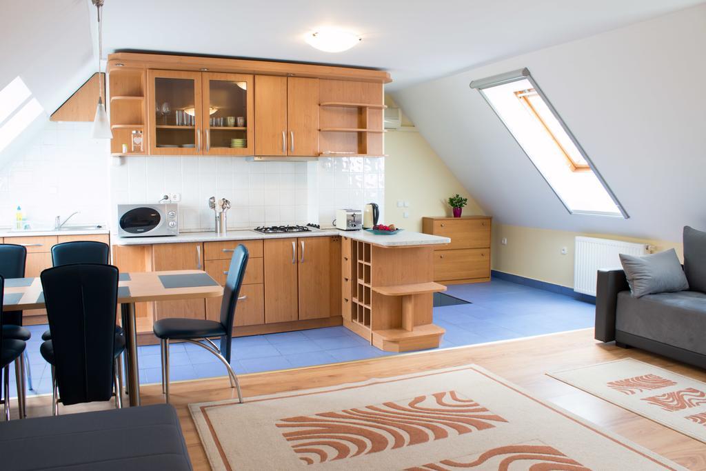 Titan Apartman Гюла Екстериор снимка